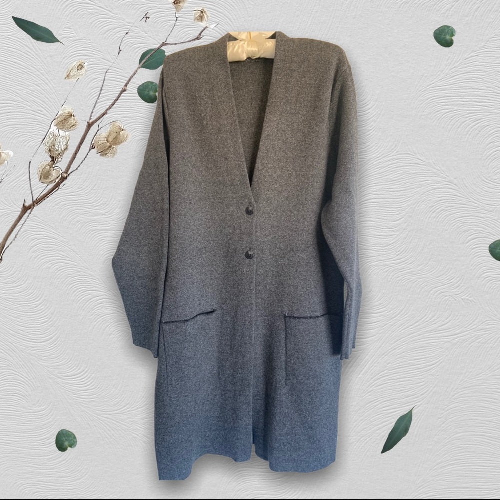 Textured long cardigan.